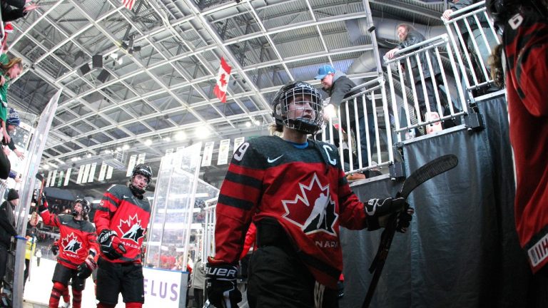 Canada forward Marie-Philip Poulin (29) leaves the ice with teammates following a loss against the United States in National Women's Team Rivalry Series hockey (Nicole Osborne/CP).