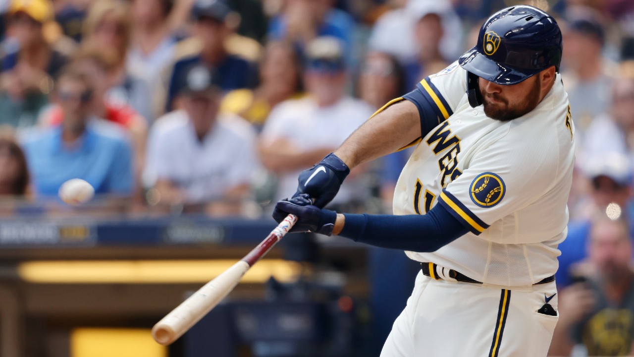 Rowdy Tellez hits fifth home run since trade, helps Brewers beat Pirates