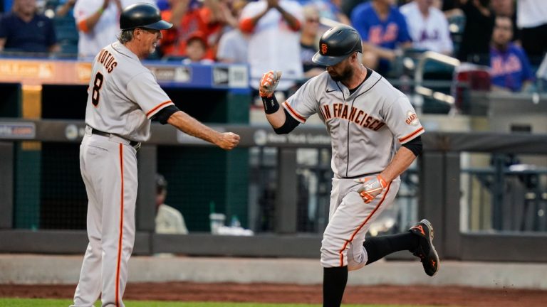 San Francisco Giants first baseman Brandon Belt, right, celebrates with third base coach Ron Wotus as he runs the bases after hitting a home run against the New York Mets. (Frank Franklin II/AP)