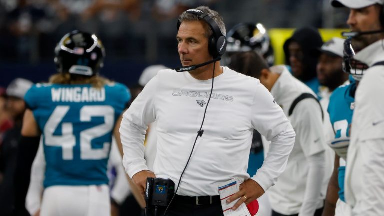 Jacksonville Jaguars heads coach Urban Meyer, centre, watches play against the Dallas Cowboys. (Michael Ainsworth/AP)