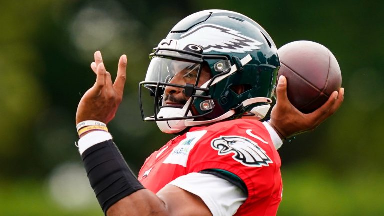 Philadelphia Eagles quarterback Jalen Hurts throws a pass during a joint practice with the New England Patriots at the Eagles NFL football training camp Monday, Aug. 16, 2021, in Philadelphia. (Matt Rourke/AP)