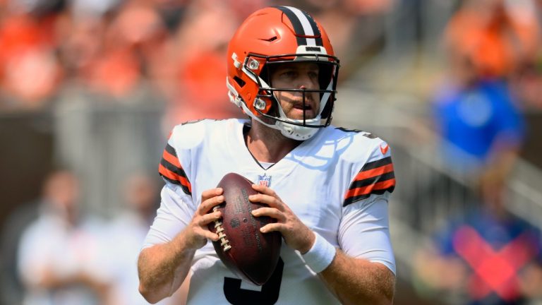 Cleveland Browns quarterback Case Keenum looks to throw during the first half of an NFL football game against the New York Giants, Sunday, Aug. 22, 2021, in Cleveland. (David Richard/AP)