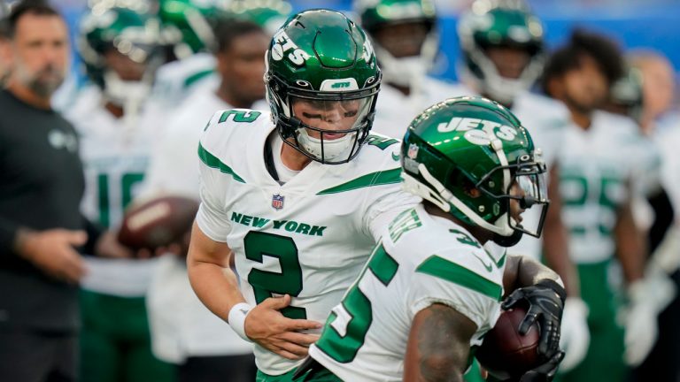 New York Jets quarterback Zach Wilson (2) hands the ball off to running back Austin Walter (35) as players warm up for an NFL preseason football game against the New York Giants. (Frank Franklin II/AP) 