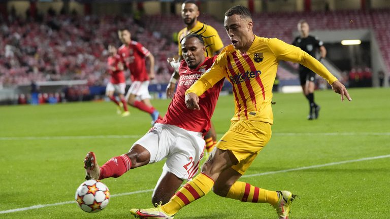 Benfica's Valentino Lazaro, left challenges for the ball with Barcelona's Sergino Dest during a Group E Champions League soccer match between Benfica and Barcelona at the Luz stadium in Lisbon, Portugal, Wednesday, Sept. 29, 2021. (Armando Franca/AP)