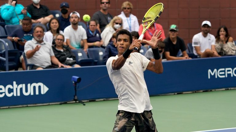 Felix Auger-Aliassime returns a shot to Bernabe Zapata Miralles. (Elise Amendola/AP)