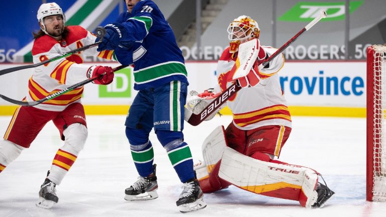 Former Calgary Flames goalie Louis Domingue has signed with the Penguins. (Darryl Dyck/CP)