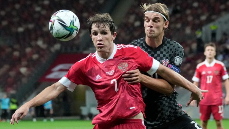 Russia's Mario Fernandes, left, challenges for the ball with Croatia's Sosa during the World Cup 2022 group H qualifying soccer match between Russia and Croatia at the Luzhniki Stadium in Moscow, Russia, Wednesday, Sept.1, 2021 (Pavel Golovkin/AP).
