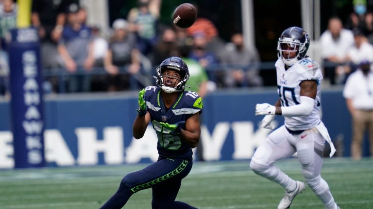 Seattle Seahawks wide receiver Tyler Lockett (16) catches a pass before running for a touchdown in from of Tennessee Titans strong safety Bradley McDougald, right, during the first half of an NFL football game, Sunday, Sept. 19, 2021, in Seattle (Elaine Thompson/AP).