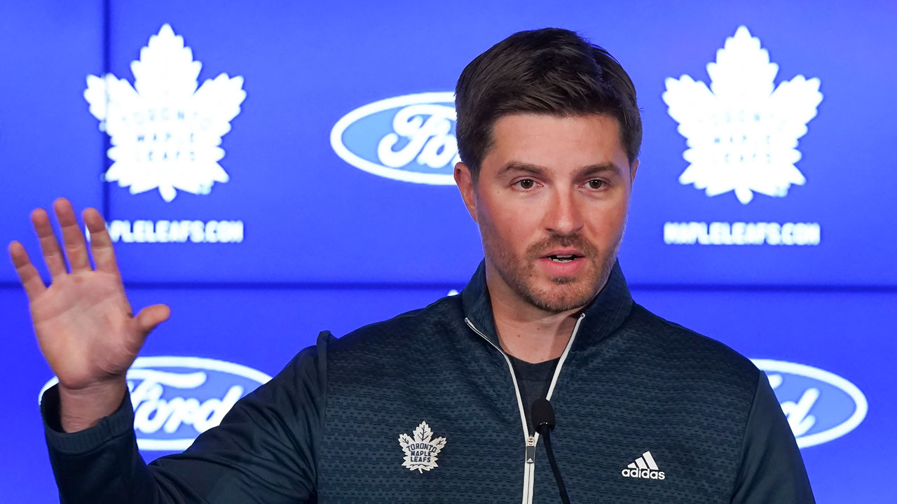 Official maple leafs' kyle dubas wearing the giordano shirt, hoodie, sweater,  long sleeve and tank top