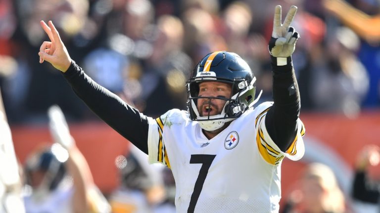 Pittsburgh Steelers quarterback Ben Roethlisberger celebrates after a 2-yard touchdown pass to tight end Pat Freiermuth (88) during the second half of an NFL football game against the Cleveland Browns, Sunday, Oct. 31, 2021, in Cleveland (David Richard/AP).