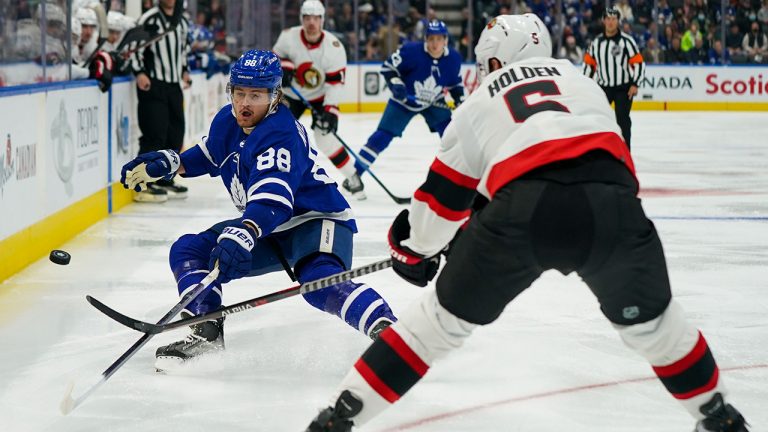 Toronto Maple Leafs forward William Nylander (88) battles for a loose puck with Ottawa Senators defenceman Nick Holden (5) during third period NHL action. (Evan Buhler/CP)