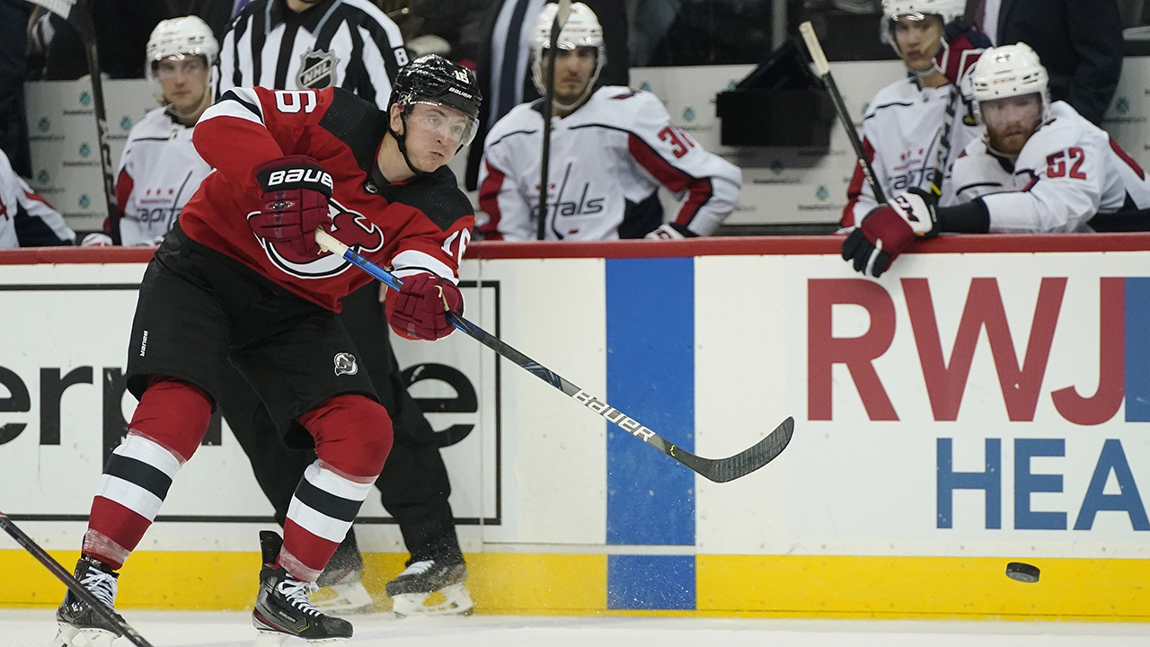 Devils sign forward Jimmy Vesey to one 