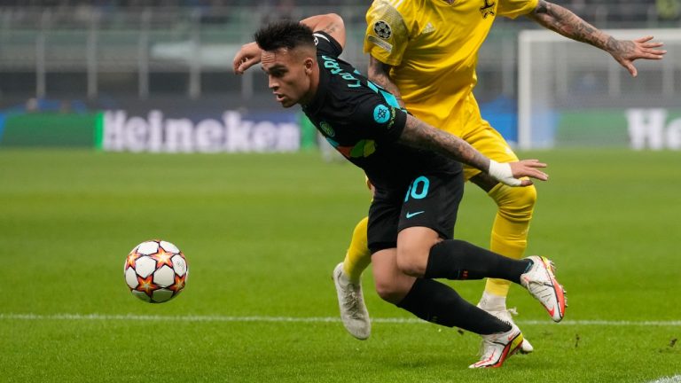 Inter Milan's Lautaro Martinez, left, breaks clear during the Champions League group D soccer match between Inter Milan and Sheriff at the San Siro stadium in Milan, Italy, Tuesday, Oct. 19, 2021. (Antonio Calanni/AP)
