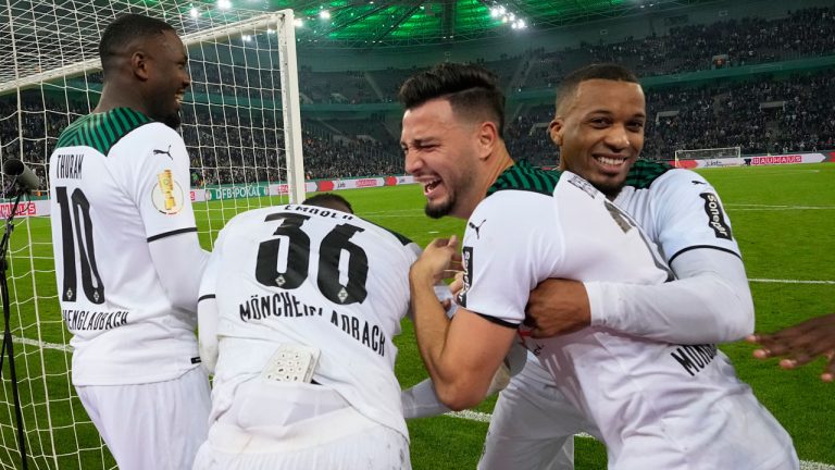Moenchengladbach players celebrate after the German Soccer Cup match between Borussia Moenchengladbach and Bayern Munich. (Martin Meissner/AP) 