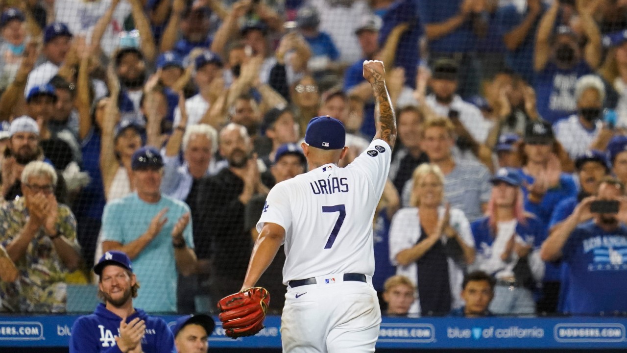 Urias wins 20th, Dodgers beats Brewers to stay alive in NL West race thumbnail