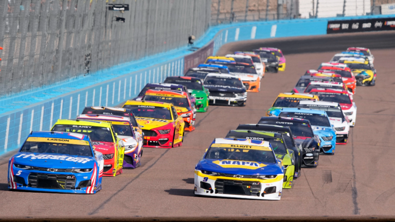 Kyle Larson, left, and Chase Elliott lead the field before a NASCAR Cup Series auto race on Sunday, Nov. 7, 2021, in Avondale, Ariz. (AP)