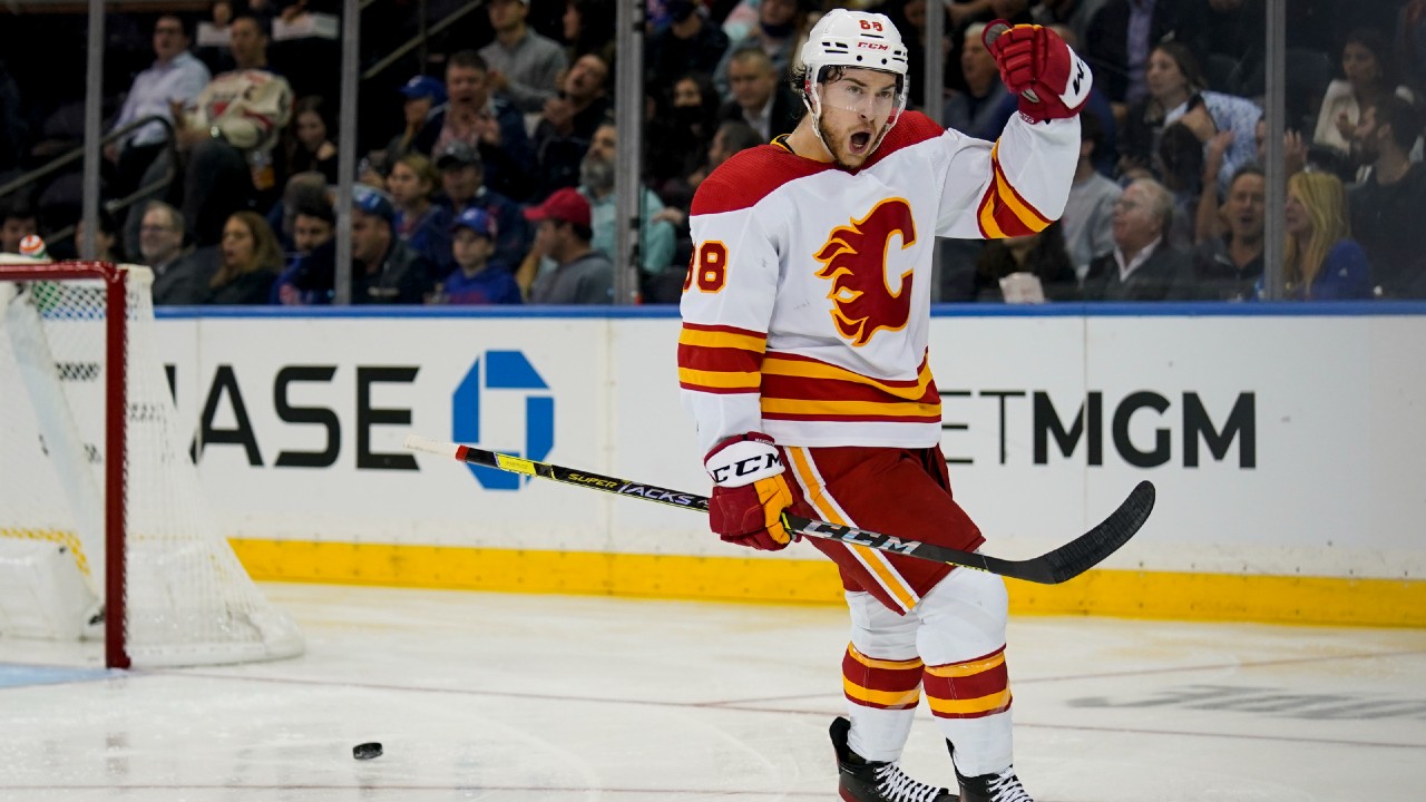Calgary Flames Andrew Mangiapane three-year deal