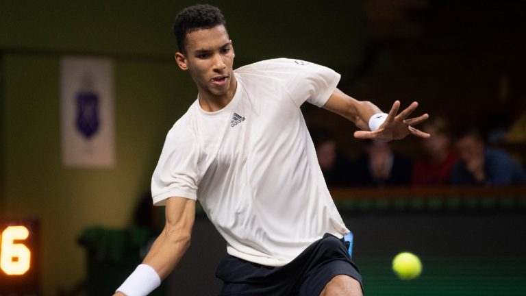 Felix Auger-Aliassime of Canada in his game against Filip Krajinovic of Serbia during the tennis tournament Stockholm Open on November 10, 2021 (Frederik Sandberg/TT).