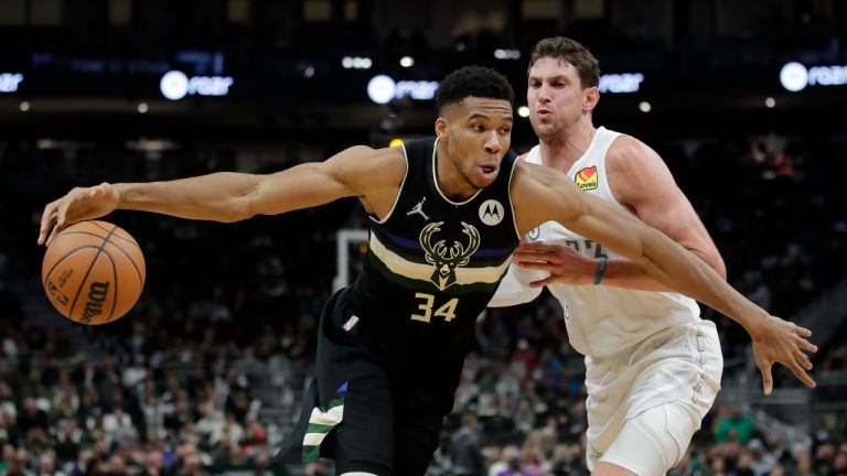 Milwaukee Bucks' Giannis Antetokounmpo (34) drives to the basket against Oklahoma City Thunder's Mike Muscala during the second half of an NBA basketball game Friday, Nov. 19, 2021, in Milwaukee. (Aaron Gash/AP) 
