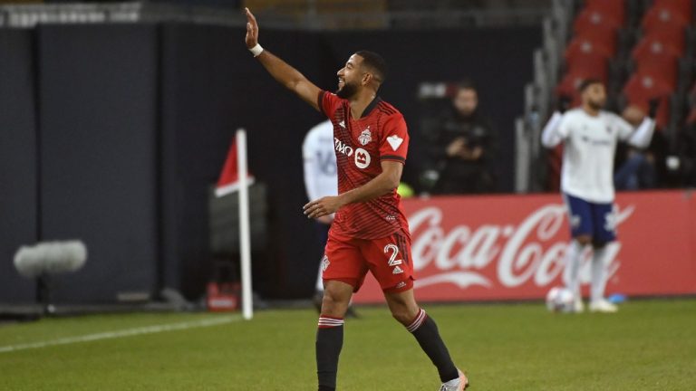 Toronto FC's Justin Morrow acknowledges the crowd as he leaves the pitch for the last time, retiring following the game against D.C. United' in MLS soccer action in Toronto on Sunday, Nov. 7, 2021 (Jon Blacker/CP).