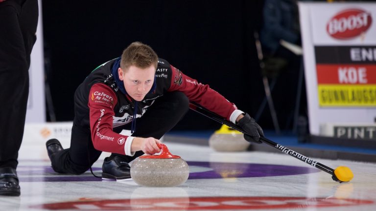 Braden Calvert shoots a stone during the sixth draw of the Boost National on Nov. 3, 2021, in Chestermere, Alta. (Anil Mungal)