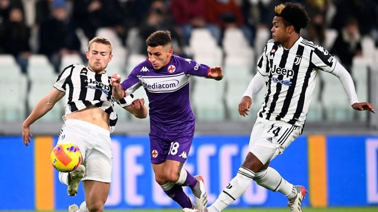 Juventus' Weston McKennie, right, and Matthijs de Ligt, left, battle for the ball with Fiorentina's Lucas Torreira during the Serie A soccer match between Juventus Fc vs ACF Fiorentina at Allianz Stadium. (Fabio Ferrari/AP)