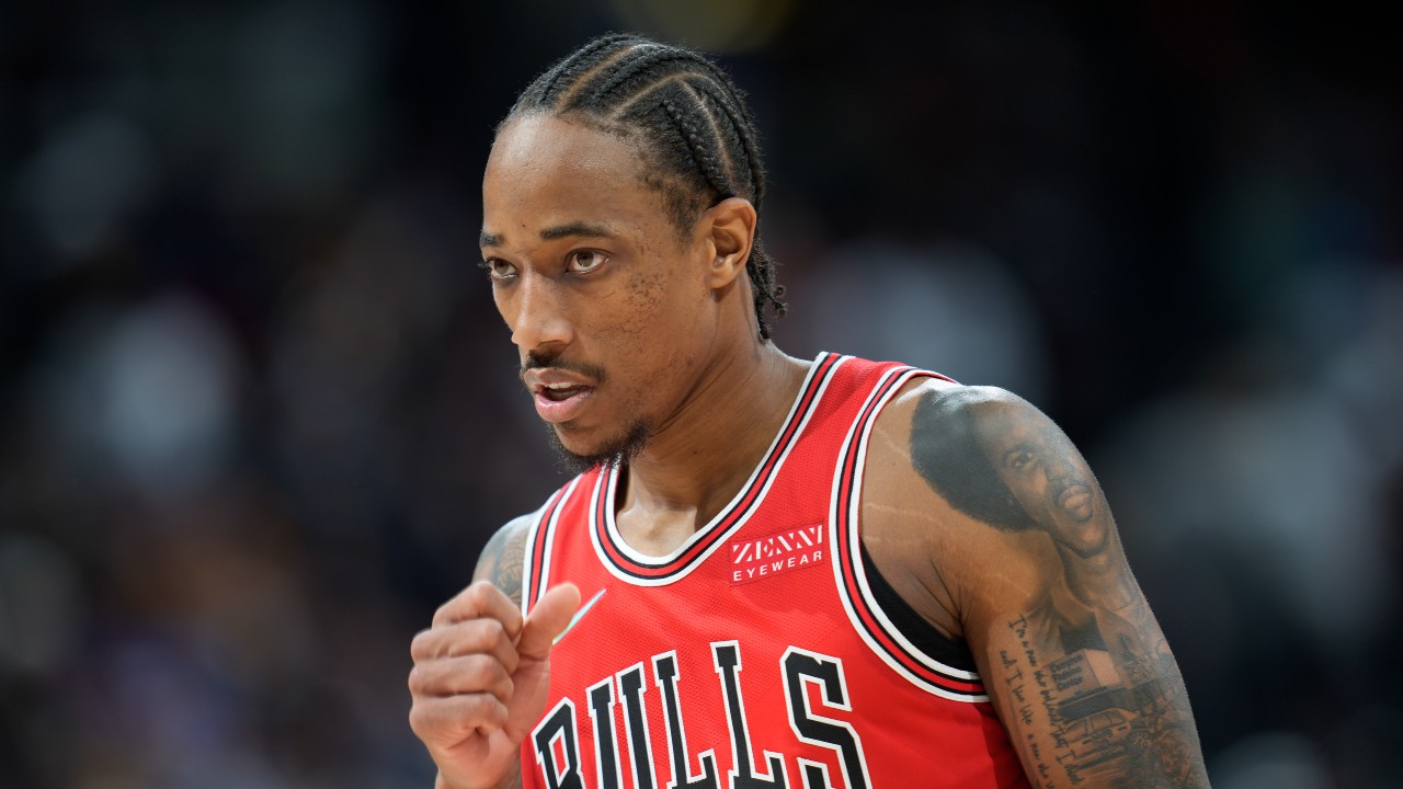 DeMar DeRozan leads Bulls past Wizards, makes NBA history with