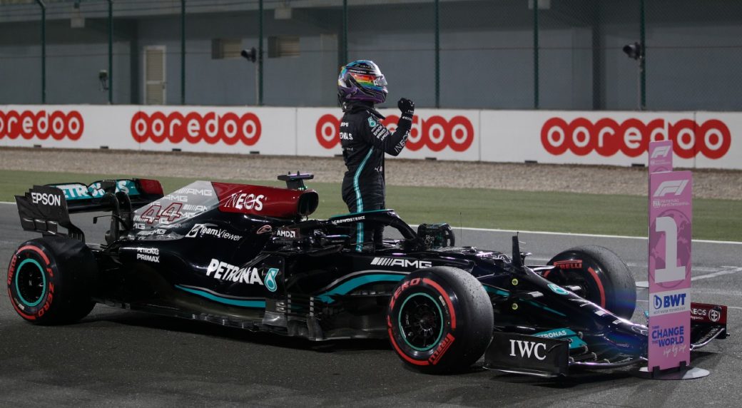 Lewis Hamilton wins pole for inaugural Qatar Grand Prix