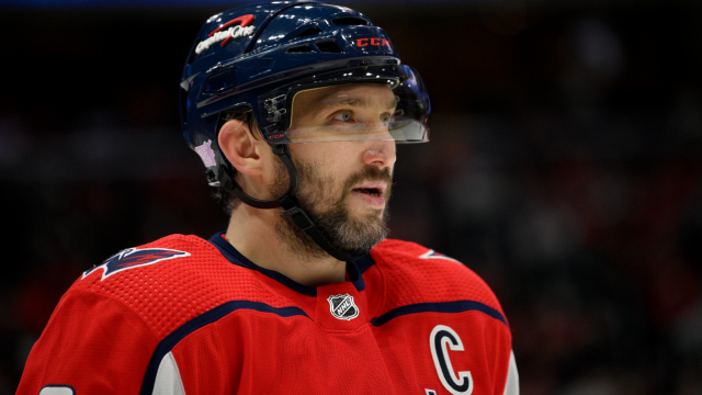Ex-Red Wings goalie Dominik Hasek slams Ovechkin, says NHL should suspend  Russian contracts