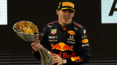 Verstappen wins first F1 title with last-lap pass of Hamilton; Mercedes files protests