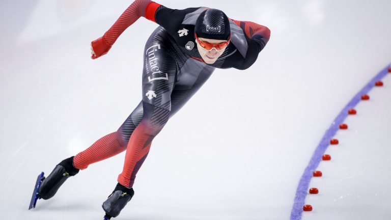 Canada's Connor Howe skates during the men's 1500-metre competition at the ISU World Cup speed skating event in Calgary. (Jeff McIntosh/CP).