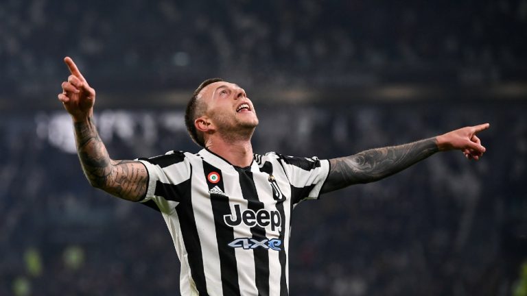 Juventus' Federico Bernardeschi celebrates after he scores his team's second goal during the Italian Serie a soccer match between Juventus and Cagliari at the Allianz Stadium in Turin, Italy, Tuesday, Dec. 21, 2021. (Fabio Ferrari/LaPresse via AP) 