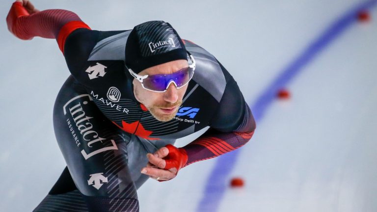 Canada's Ted-Jan Bloemen skates to a third place finish during the men's 5000-metre competition at the ISU World Cup speed skating event in Calgary, Alta., Friday, Dec. 10, 2021 (Jeff McIntosh/CP).