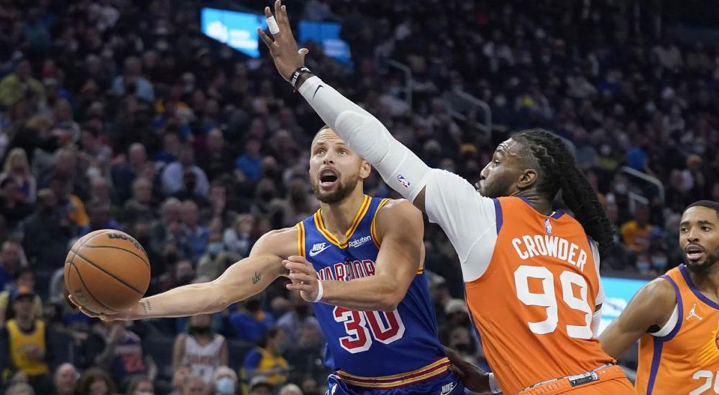 Warriors end Suns’ 18game streak as Curry bounces back with 23 points