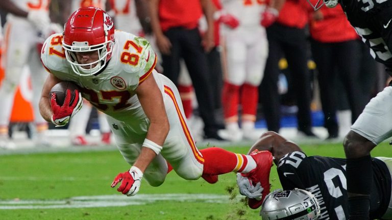 Las Vegas Raiders' Denzel Perryman tackles Kansas City Chiefs tight end Travis Kelce (87) during the first half of an NFL football game, Sunday, Nov. 14, 2021, in Las Vegas. (Rick Scuteri/AP)