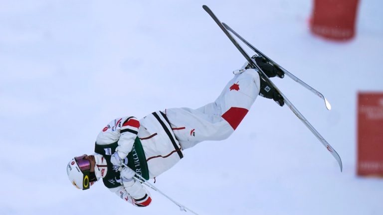 Canada's Mikael Kingsbury flying high at a World Cup men's freestyle moguls skiing event. (Rick Bowmer/AP)