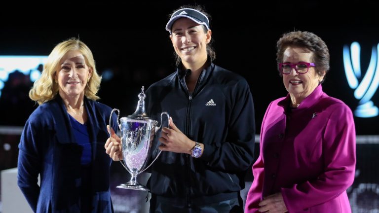 Garbine Muguruza, of Spain, center, holds the trophy accompanied by former tennis players Billie Jean King, right, and Chris Evert after defeating Anett Kontaveit, of Estonia, at the final match of the 2021 WTA Finals. (Refugio Ruiz/AP)