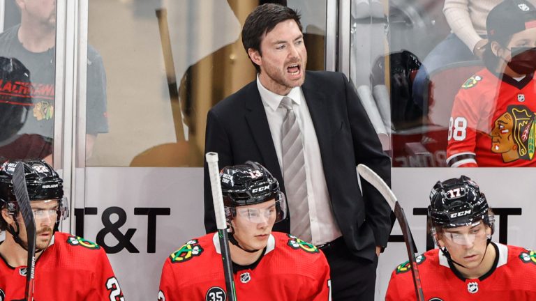 Chicago Blackhawks head coach Jeremy Colliton, centre top, yells to his team during the first period of an NHL preseason hockey game against the Minnesota Wild, Saturday, Oct. 9, 2021, in Chicago. (Kamil Krzaczynski/AP) 