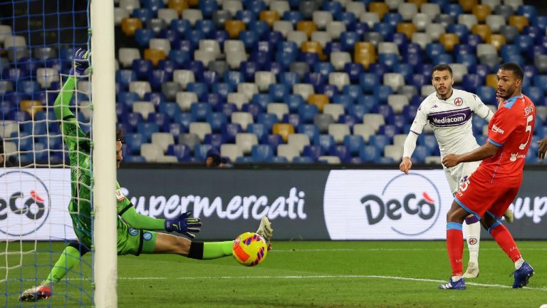 Fiorentina's Lorenzo Venuti, second right, scores during the Italian Cup, round of 16 soccer match between Napoli and Fiorentina, at the Diego Armando Maradona stadium in Naples, Italy, Thursday, Jan. 13, 2022. (Alessandro Garofalo/LaPresse via AP)