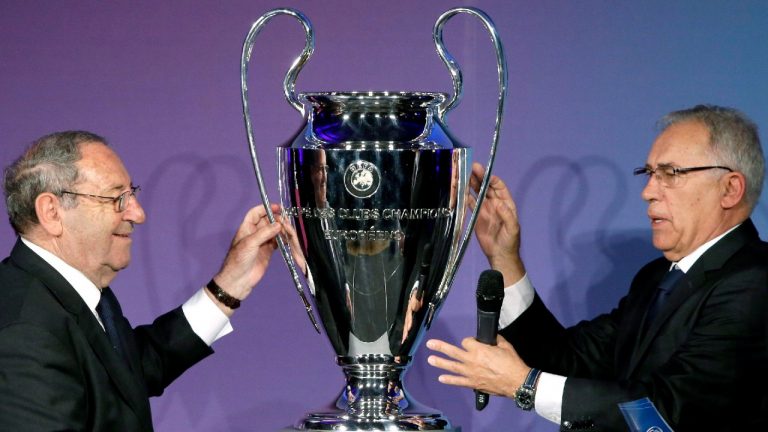 Former players of Real Madrid, Francisco Gento, left, has died at 88. (Michael Sohn/AP) 