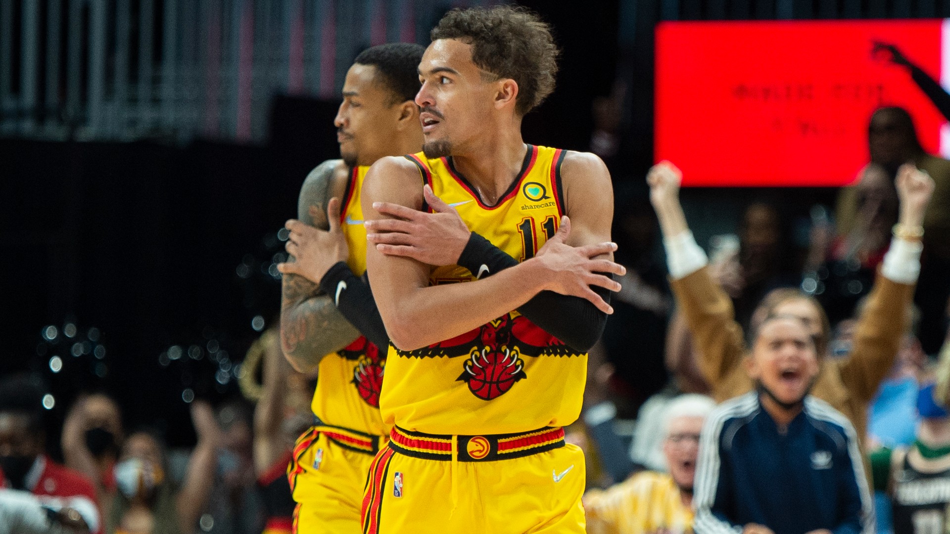 Young's 36 points help streaking Hawks drop Lakers