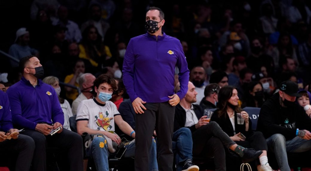 L’entraîneur-chef des Lakers, Frank Vogel, a dirigé le dernier match avec l’équipe