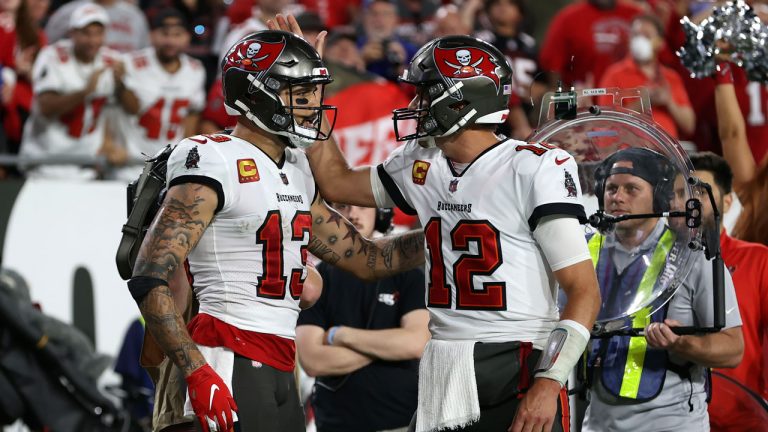 Tampa Bay Buccaneers wide receiver Mike Evans (13) celebrates with quarterback Tom Brady (12) after Evans caught a touchdown pass against the Carolina Panthers during the second half of an NFL football game. (Mark LoMoglio/AP)