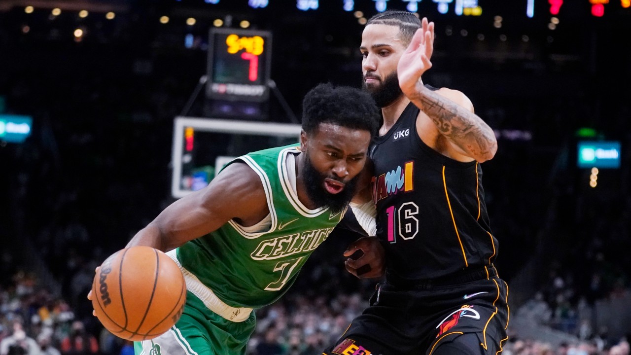 Jaylen Brown anota 29, Celtics superan al Heat thumbnail