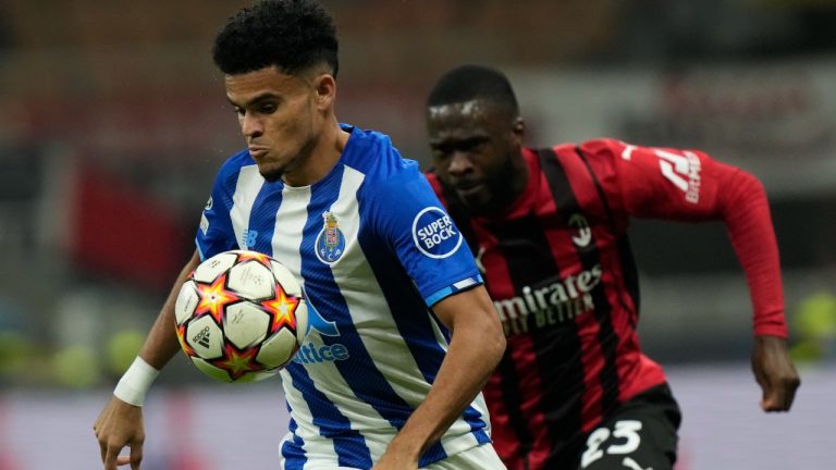 Porto's Luis Diaz controls the ball past AC Milan's Fikayo Tomori during the Champions League group B soccer match between AC Milan and Porto at the San Siro stadium in Milan, Italy, Wednesday, Nov. 3, 2021. (Luca Bruno/AP)