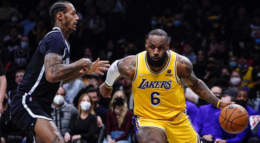 Lakers' LeBron James returns to Los Angeles for treatment on knee