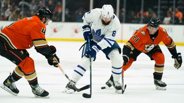 Nylander helps Maple Leafs beat slumping Islanders 5-2 - The San Diego  Union-Tribune