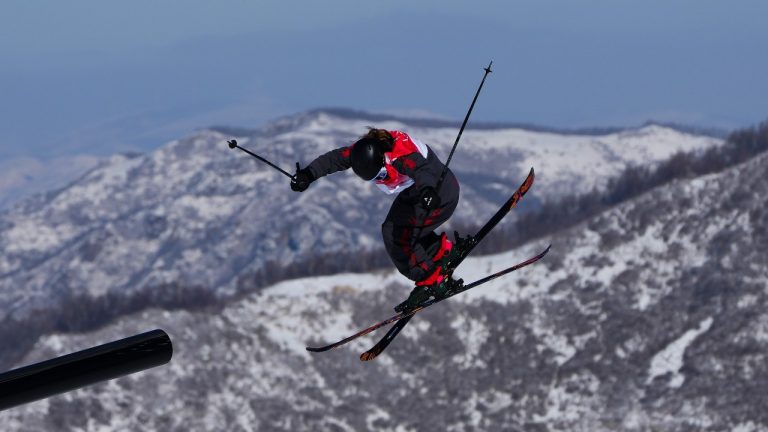 Canadian Olivia Asselin competes in the women’s freeski slopestyle qualifications during the Beijing Winter Olympic Games, in Zhangjiakou, China, Monday, Feb. 14, 2022. (Sean Kilpatrick/THE CANADIAN PRESS)