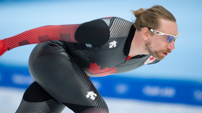 Canadian speed skater Ted-Jan Bloemen powers around the track during a practice session at the 2022 Winter Olympics in Beijing on Wednesday, February 2, 2022. (Paul Chiasson/THE CANADIAN PRESS)