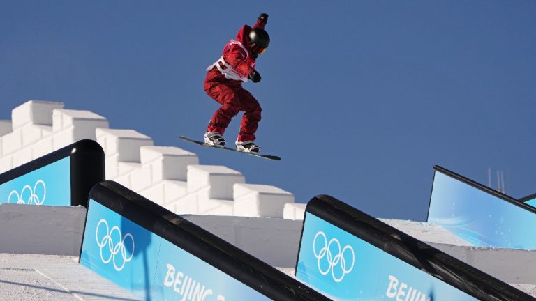 Canada's Laurie Blouin competes during the women's snowboard slopestyle qualifications at the 2022 Winter Olympics in Zhangjiakou, China. (Sean Kilpatrick/CP)